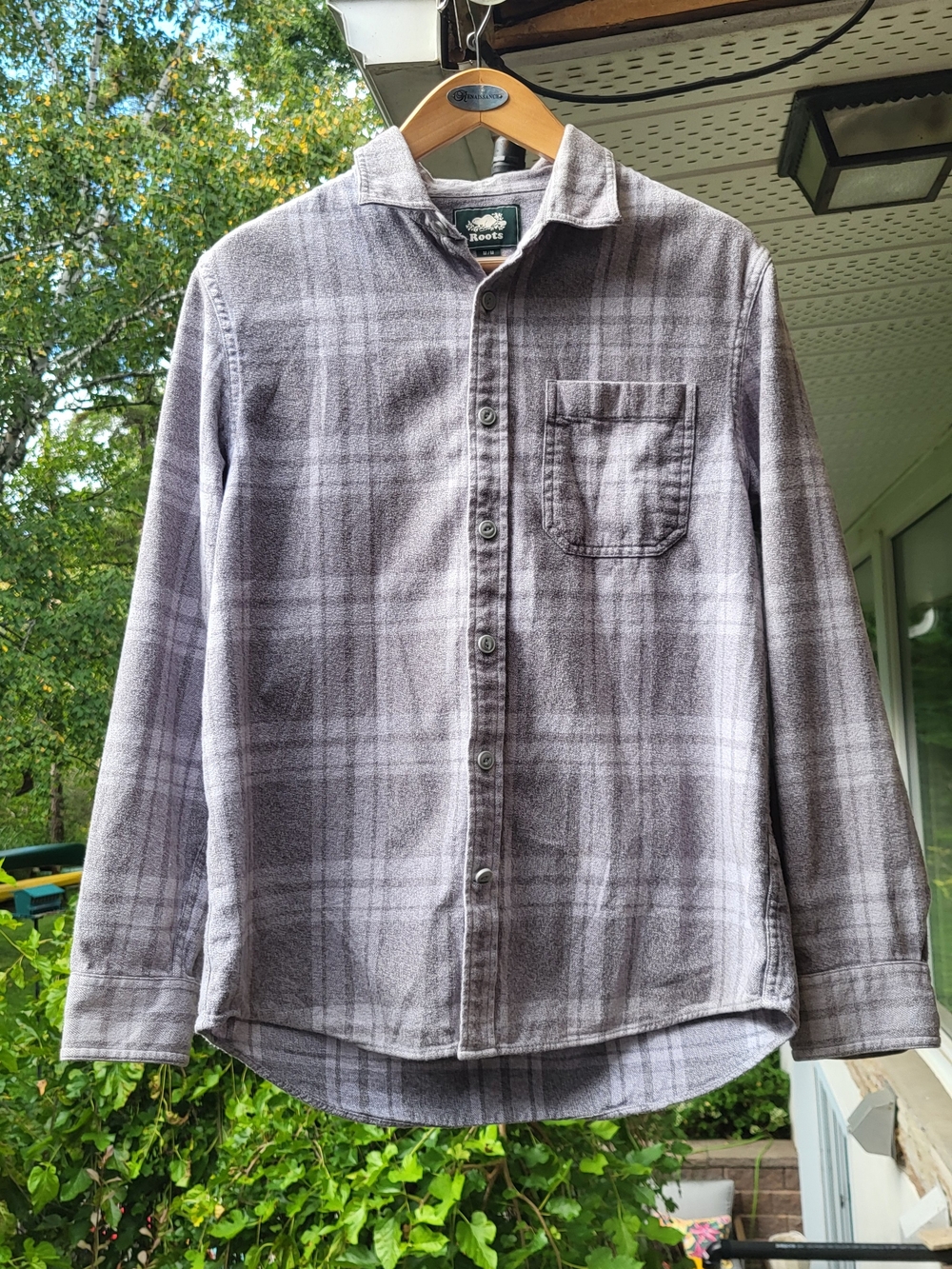 Roots Men's M Flannel Grey Plaid Button-Up Shirt